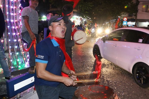 Niềm vui vô bờ của người hâm mộ Hải Dương