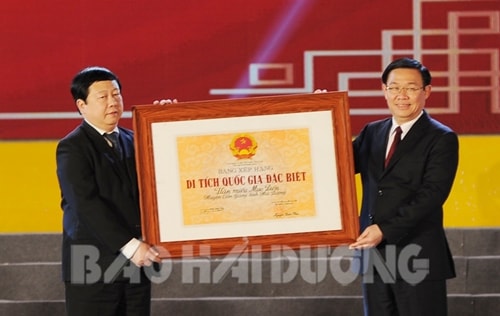 Tổ chức trọng thể Lễ đón nhận các danh hiệu cao quý ở huyện Cẩm Giàng