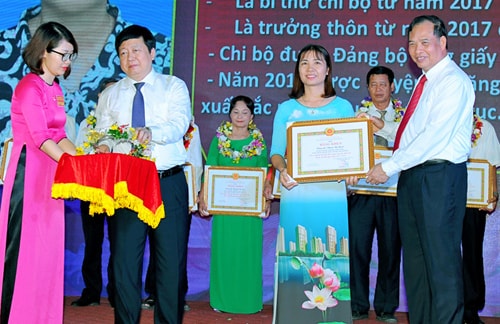 Bí thư chi bộ phải luôn gương mẫu, đi đầu trong mọi hoạt động