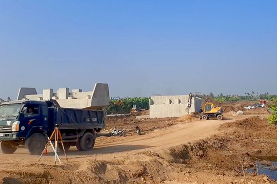 Vướng mặt bằng thi công cầu Quang Thanh