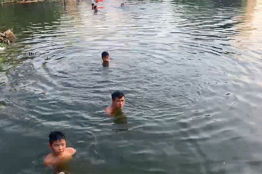 Cảnh báo trẻ em đuối nước do người lớn bất cẩn