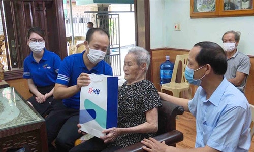 Người có công nhận thêm nhiều ưu đãi