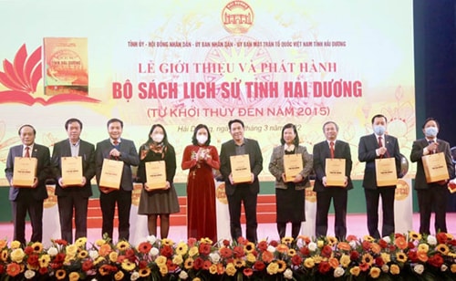 Ra mắt và phát hành bộ sách Lịch sử tỉnh Hải Dương từ khởi thuỷ đến năm 2015