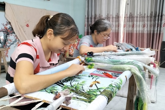 Xã Hưng Đạo: Thu nhập của lao động nghề thêu ren giảm