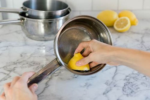 Những công dụng bất ngờ của nước chanh trong nhà bạn