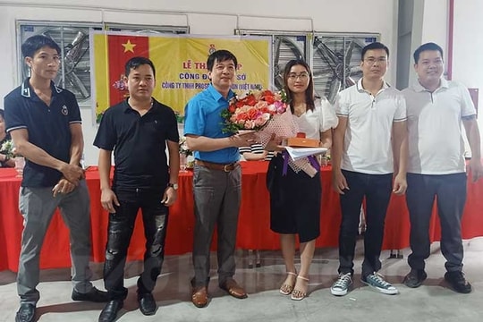 Công đoàn ngành công thương trao kinh phí hỗ trợ người lao động sửa nhà