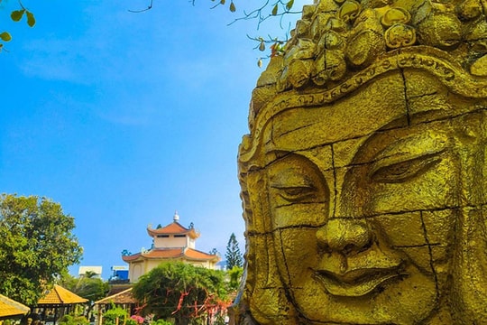 Chiêm ngưỡng bức tượng Phật đôi cao nhất Việt Nam tại Quy Nhơn