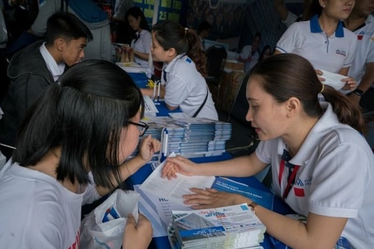 Học ngành khoa học xã hội ra trường có dễ tìm việc làm và lương cao?