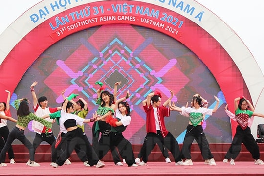 Gần 150 vũ công tham gia chương trình khiêu vũ thể thao