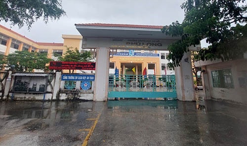 Con hiệu trưởng lộ đề thi khiến hàng trăm học sinh phải thi lại