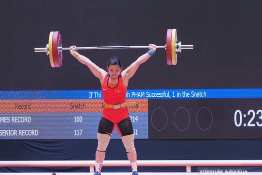 Hai Duong weightlifter breaks 3 SEA Games records
