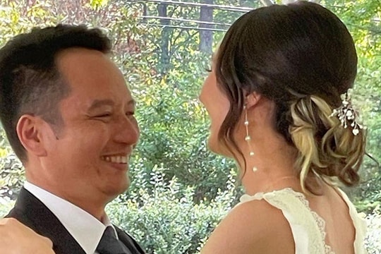 Anna Trương khiêu vũ cùng bố Anh Quân trong ngày cưới