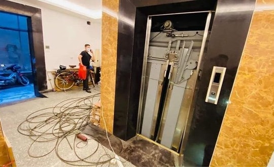 Hà Nội: Rơi thang máy nhà 7 tầng cho thuê, 2 người tử vong