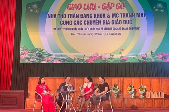 Nhà thơ Trần Đăng Khoa giao lưu với giáo viên, thanh thiếu nhi huyện Kim Thành