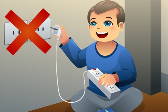 Mẹo để trẻ tránh xa ổ cắm điện