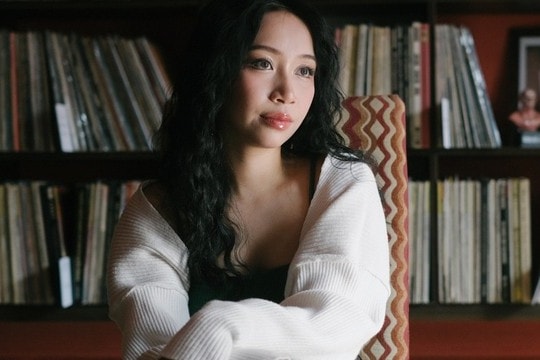 Con gái ca sĩ Mỹ Linh ra mắt MV hát nhạc Trịnh Công Sơn 