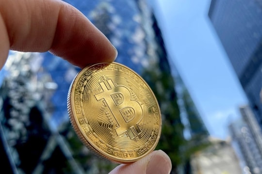 Đổ xô mua Bitcoin khi thị trường tiền số giảm sâu