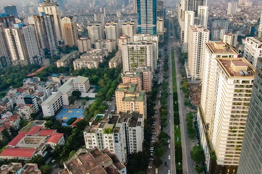 Cận cảnh các khối nhà trên đường Lê Văn Lương "băm nát" quy hoạch Thủ đô