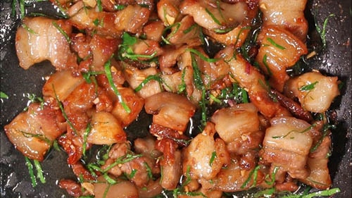 Thịt ba chỉ rang lá chanh ngon lạ miệng