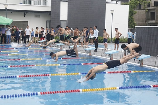 Hơn 300 vận động viên bơi hưởng ứng Ngày hội xuống nước