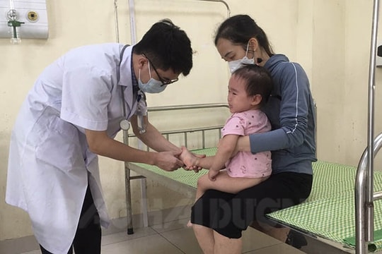 Trẻ mắc bệnh tay chân miệng tăng cao 