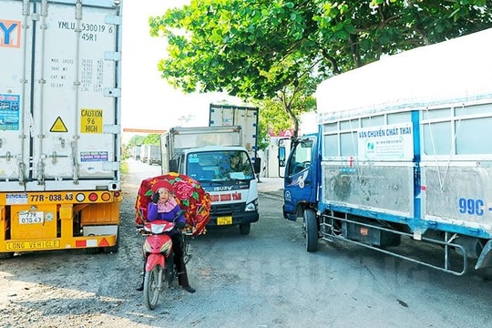 Khổ vì xe quá tải