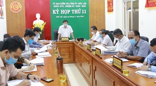 Kỷ luật cảnh cáo nguyên Cục trưởng Thi hành án dân sự tỉnh Đắk Lắk