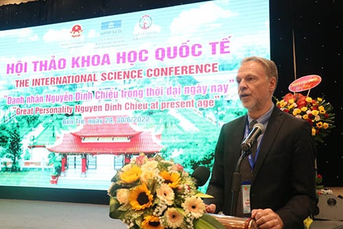 Cuộc đời của nhà thơ Nguyễn Đình Chiểu là nguồn cảm hứng với nhân loại