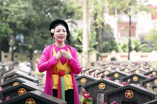“Lời ru bên tượng đài liệt sĩ” qua tiếng hát chèo của cô giáo Hà Nội