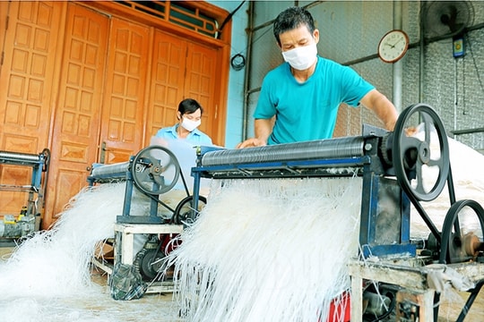 Làng nghề bánh đa Lộ Cương áp dụng cơ giới hoá