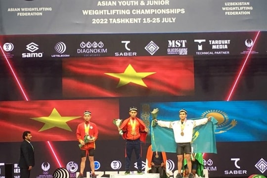Vietnamese weightlifter breaks three youth world records