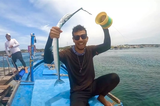 Lập trình viên 9x bỏ việc lương cao ra Phú Quý sống bán du mục: Lặn biển, bắt cá, dẫn tour