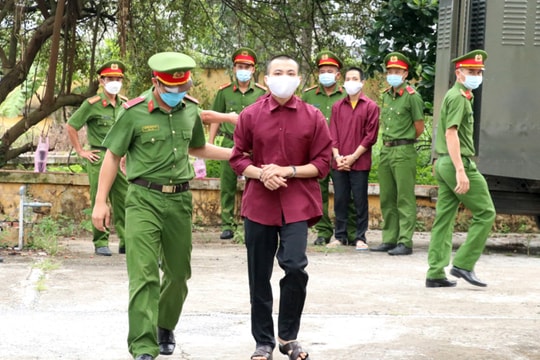 Tòa công bố nhiều video người ở tịnh thất Bồng Lai vi phạm