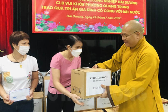 Câu lạc bộ Nhà báo nữ Hải Dương phối hợp tặng quà gia đình chính sách