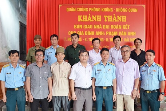 Quân chủng Phòng không-Không quân tặng nhà "Đại đoàn kết" ở xã Tiên Động