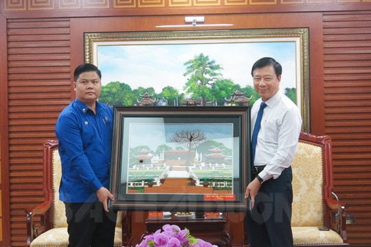 Hai Duong, Vientiane provincial Youth Unions discuss teenage work