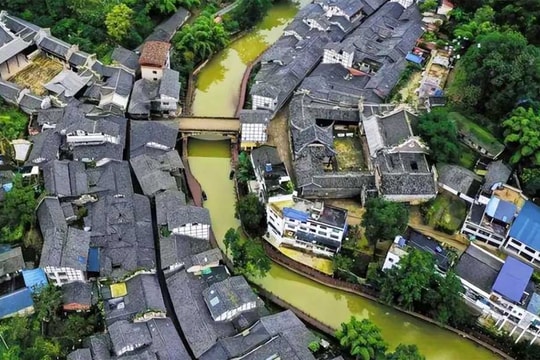 Vẻ đẹp bị lãng quên của thị trấn hàng nghìn năm tuổi ở Tứ Xuyên