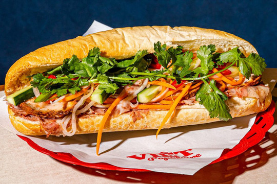Anh chàng người Anh quyết mở tiệm bánh mì Việt Nam vì quá "ám ảnh"