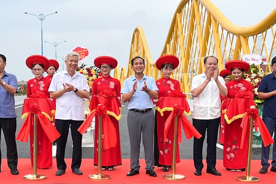 Thông xe cầu vượt Ngô Quyền