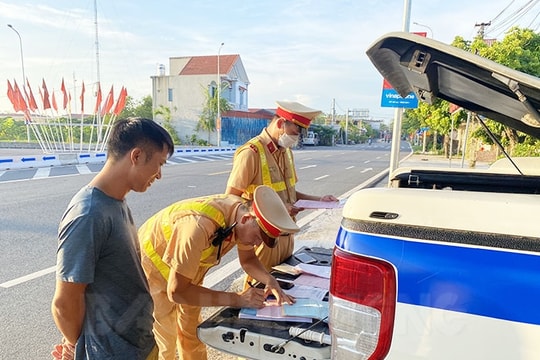 Xử phạt nhiều xe trọng tải lớn đi vào đường cấm cầu Quang Thanh