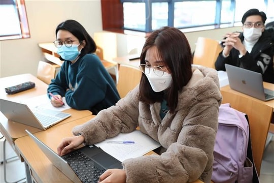 Tự chủ đại học: Cần có cơ chế giảm gánh nặng cho người học
