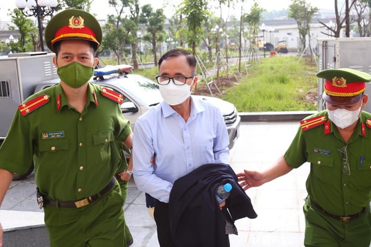 Cựu Bí thư Bình Dương ra tòa trong đại án sai phạm "đất vàng"