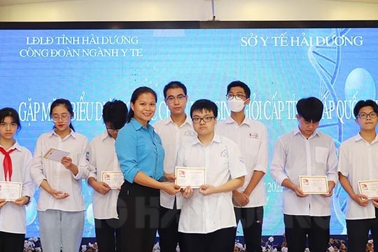 Nhiều nơi ở Hải Dương trao thưởng học sinh giỏi