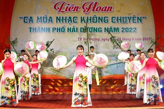 Đa sắc màu Liên hoan ca múa nhạc không chuyên cấp huyện