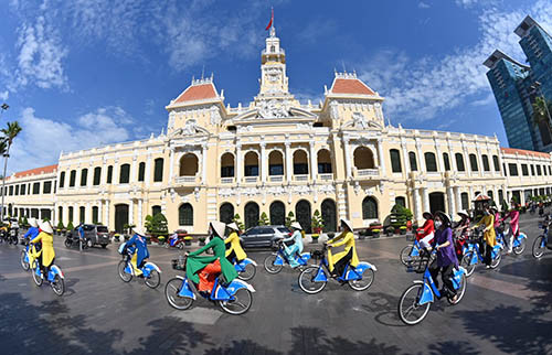 Ứng xử văn minh trong hoạt động du lịch - cần sự chung tay