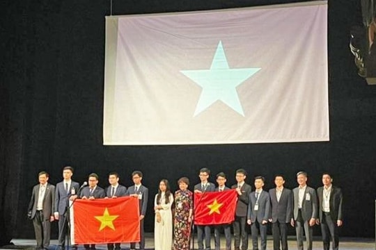 Vietnamese students pocket medals from int'l astronomy-astrophysics olympiad