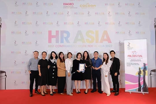 Prudential Việt Nam giành giải thưởng kép tại Insurance Asia Awards và HR Asia Awards 2022 