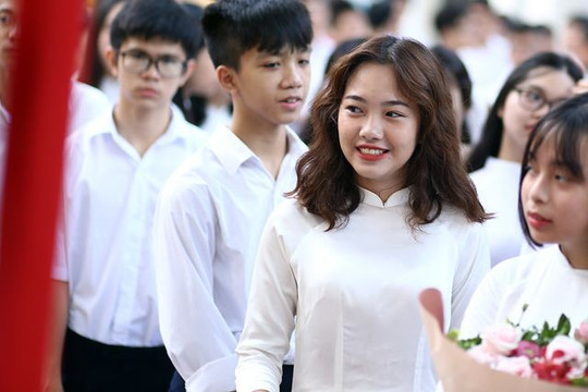 Áo trắng tựu trường