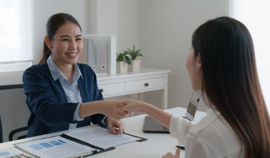 Có bảo hiểm y tế, tham gia bảo hiểm nhân thọ liệu có phí?