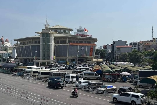 Thông cao tốc mới, du khách kéo nhau lên Móng Cái